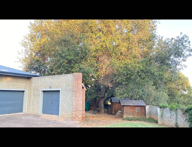 7 BEDROOM HOUSE FOR SALE IN SIGNAL HILL